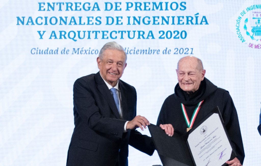 López Obrador entrega los Premios Nacionales de Ingeniería y Arquitectura 2020